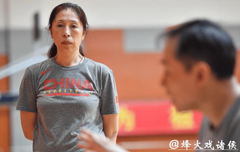 郑薇场边督战亲自登场，广东女篮16分优势再取六连胜