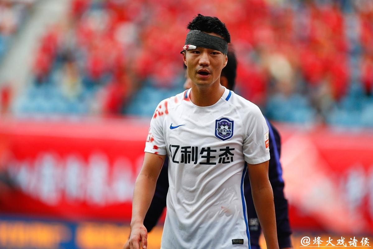 不少人觉得谭望嵩作为国青队员年纪轻轻就在冠城打主力,身价不该只有六十四万,冠城工资低收入自然有限导致转会价格难提升成现实困境 不少人觉得谭望嵩作为国青队员年纪轻轻就在冠城打主力,身价不该只有六十四万,冠城工资低收入自然有限导致转会价格难提升成现实困境